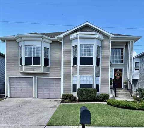 132 Southwood Dr, Gretna, LA 70056