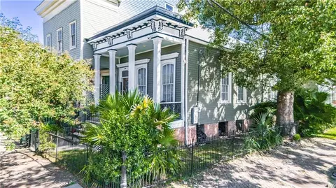 1630 Robert C Blakes Sr Dr, New Orleans, LA 70130