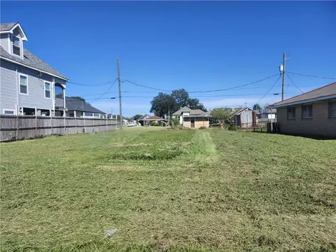 405 Genet Dr, Arabi, LA 70032