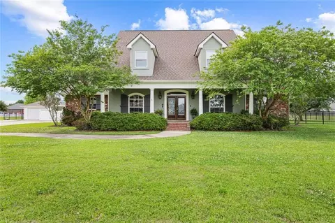 121 Leigh Ln, Montz, LA 70068
