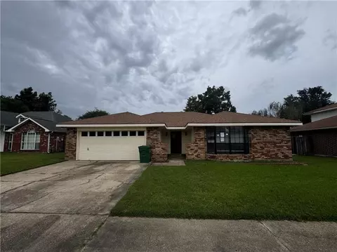 2117 Colonial Dr, Laplace, LA 70068