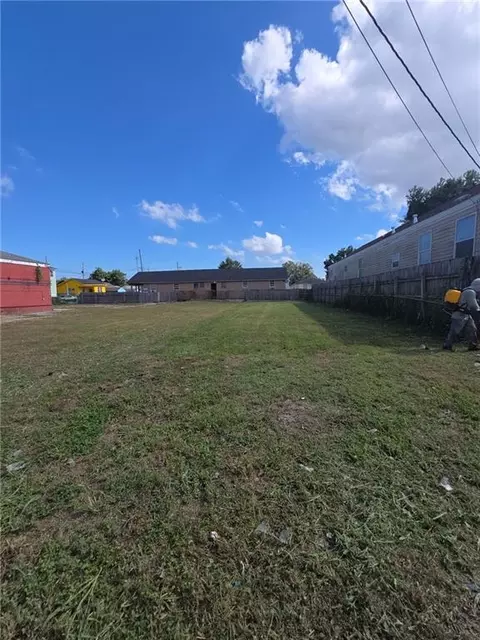 8827 Olive St, New Orleans, LA 70118