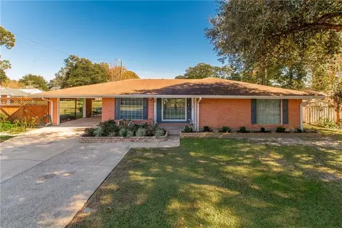 826 Avenue E Ave, Bogalusa, LA 70427