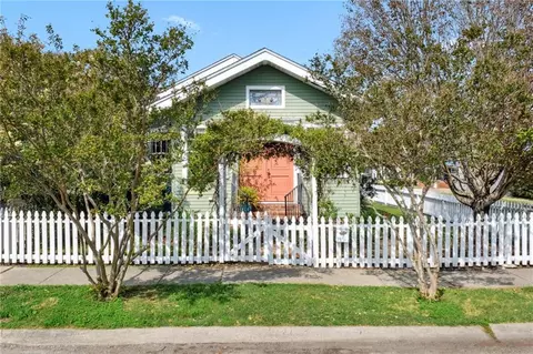 3140 Upperline St, New Orleans, LA 70125