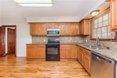 Kitchen - 800 S Range Rd, Hammond, LA 70403 photo 2 of 2
