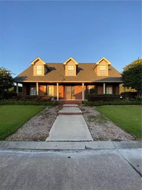 620 Oak Tree Rd, Belle Chasse, LA 70037