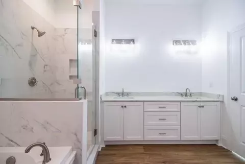 Bath - 225 Cove Pointe Dr, Luling, LA 70070 photo 2 of 6