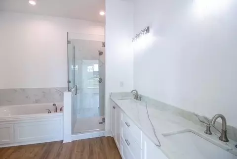 Bath - 225 Cove Pointe Dr, Luling, LA 70070 photo 4 of 6