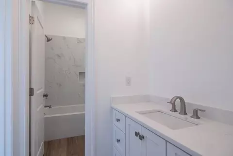 Bath - 225 Cove Pointe Dr, Luling, LA 70070 photo 5 of 6