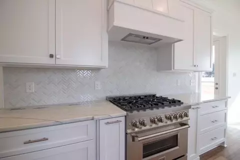 Kitchen - 225 Cove Pointe Dr, Luling, LA 70070 photo 4 of 4