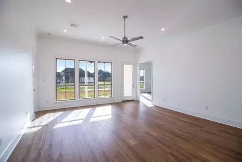 Living - 225 Cove Pointe Dr, Luling, LA 70070 photo 1 of 3