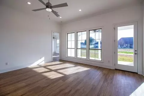 Living - 225 Cove Pointe Dr, Luling, LA 70070 photo 3 of 3