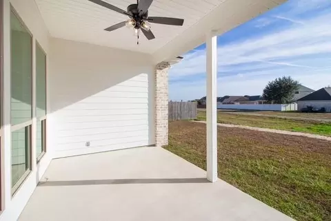 Exterior - 225 Cove Pointe Dr, Luling, LA 70070 photo 4 of 5