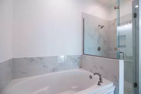 Bath - 225 Cove Pointe Dr, Luling, LA 70070 photo 1 of 6