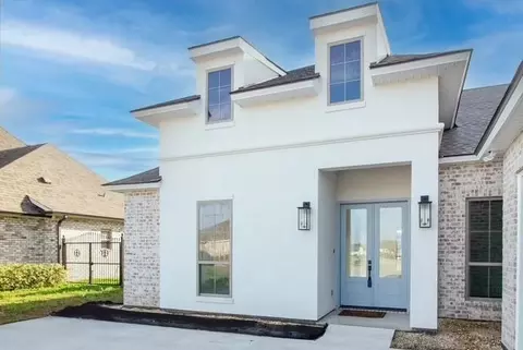 Exterior - 225 Cove Pointe Dr, Luling, LA 70070 photo 3 of 5