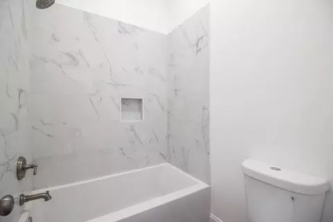 Bath - 225 Cove Pointe Dr, Luling, LA 70070 photo 6 of 6