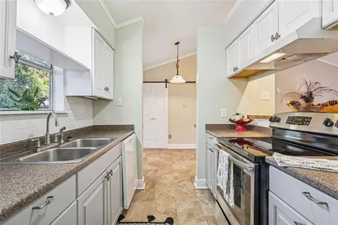 Kitchen - 309 Sugar Tree Ct, Slidell, LA 70461 photo 4 of 4