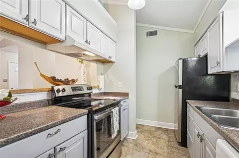 Kitchen - 309 Sugar Tree Ct, Slidell, LA 70461 photo 3 of 4