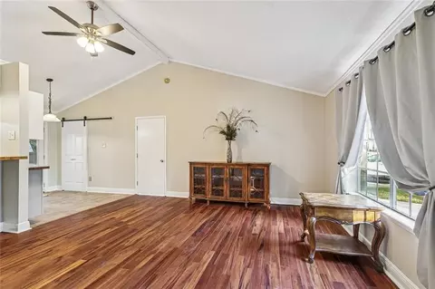 Living - 309 Sugar Tree Ct, Slidell, LA 70461 photo 2 of 4