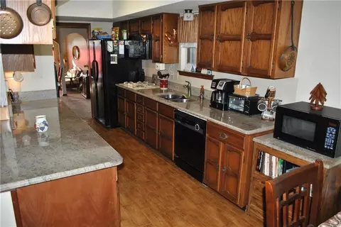 Kitchen - 4461 David Dr, Kenner, LA 70065 photo 3 of 4