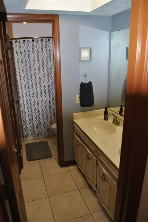 Bath - 4461 David Dr, Kenner, LA 70065 photo 1 of 5