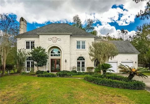 10 Annandale Ct, New Orleans, LA 70131