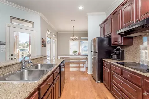 Kitchen - 32870 Rivergate Cir, Springfield, LA 70462 photo 2 of 4
