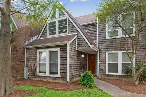 17 Spinnaker Ln, New Orleans, LA 70124