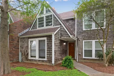 17 Spinnaker Ln, New Orleans, LA 70124