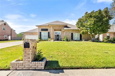 26 Oak Alley Blvd, Marrero, LA 70072
