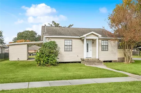 2136 E Beauregard St, Chalmette, LA 70043 photo 1