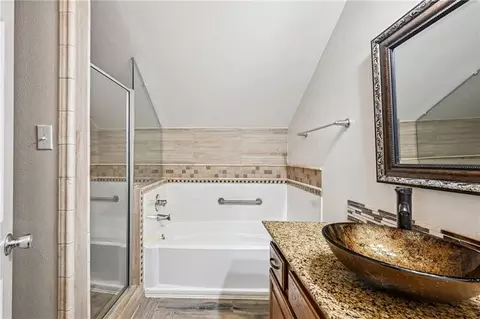 Bath - 23375 Lowe Davis Rd, Covington, LA 70435 photo 5 of 8