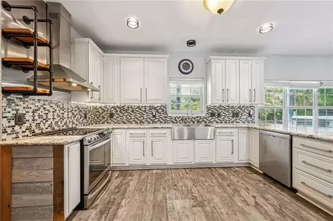 Kitchen - 23375 Lowe Davis Rd, Covington, LA 70435 photo 1 of 6