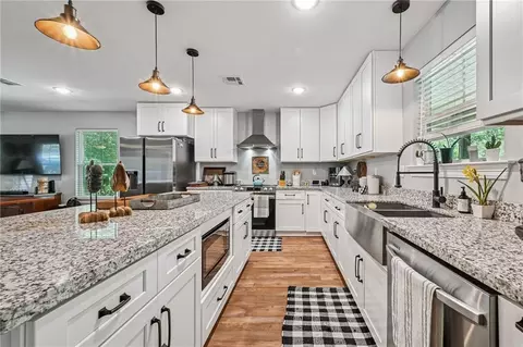 Kitchen - 23375 Lowe Davis Rd, Covington, LA 70435 photo 5 of 6