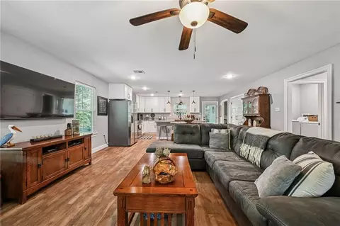 Living - 23375 Lowe Davis Rd, Covington, LA 70435 photo 2 of 3