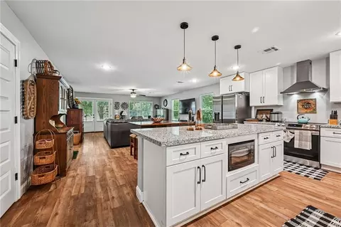 Kitchen - 23375 Lowe Davis Rd, Covington, LA 70435 photo 6 of 6
