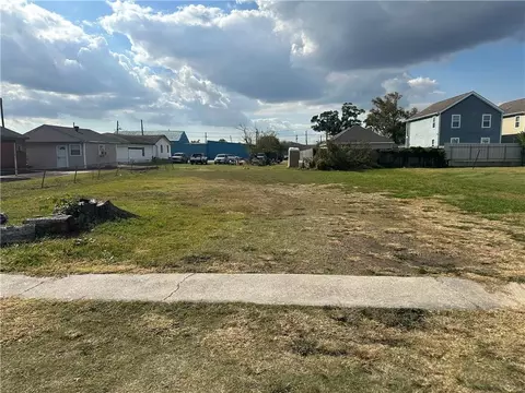1430 Esther St, Harvey, LA 70058