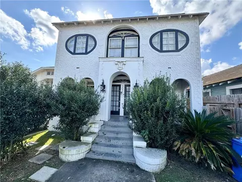 7026 S Claiborne Ave, New Orleans, LA 70125