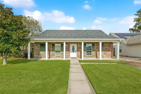 2725 Foliage Dr, Marrero, LA 70072