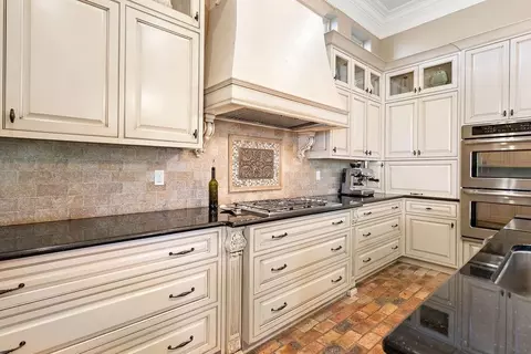 Kitchen - 2009 Sunset Blvd, Slidell, LA 70461 photo 2 of 4