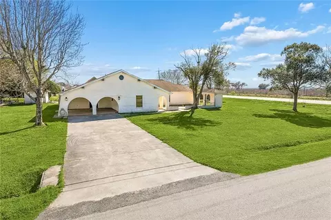 102 Pleasant Valley Dr, Des Allemands, LA 70030