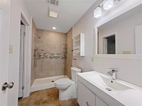 Bath - 73033 Double Bs Rd, Covington, LA 70435 photo 3 of 4