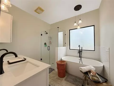 Bath - 73033 Double Bs Rd, Covington, LA 70435 photo 1 of 4