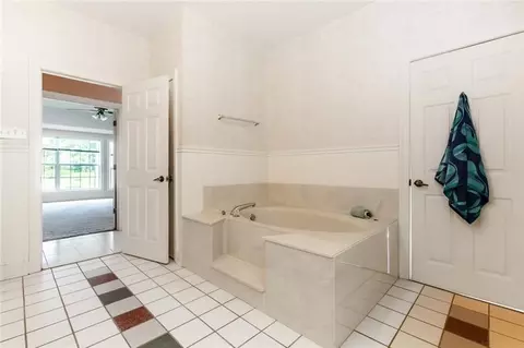 Bath - 5 Zee Ann Dr, Luling, LA 70070 photo 2 of 3