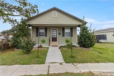 305 Laroussini St, Westwego, LA 70094