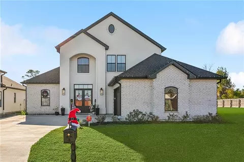 504 Belle Ormond Cir, Destrehan, LA 70047