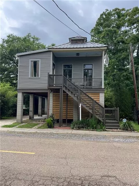 1104 Pine St, Madisonville, LA 70447