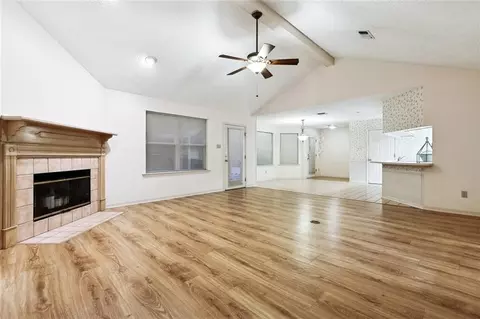 Living - 604 Willowdale Blvd, Luling, LA 70070 photo 2 of 2