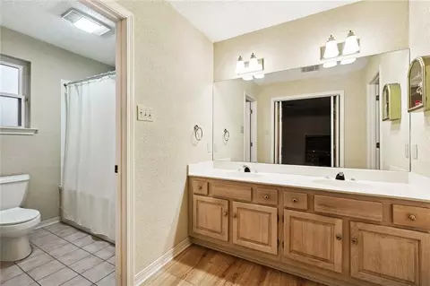 Bath - 604 Willowdale Blvd, Luling, LA 70070 photo 1 of 2