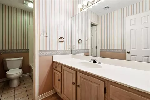 Bath - 604 Willowdale Blvd, Luling, LA 70070 photo 2 of 2